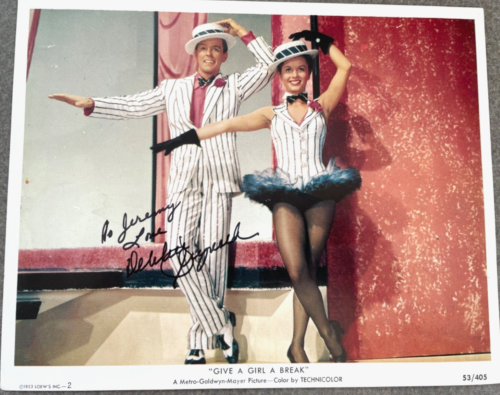 Debbie Reynolds Signed Autograph Auto 8x10 Photo Give the Girl a Break MGM - Afbeelding 1 van 6