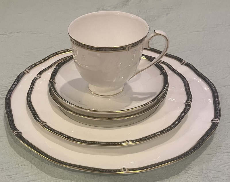 WEDGWOOD Windsor Black 5-Piece Place Setting