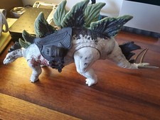 Jurassic World Dominion Gigantic Trackers Stegosaurus Dinosaur 13 Inch Long