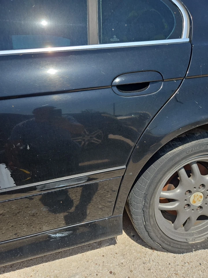 Cubierta de carcasa de puerta trasera izquierda negra BMW 530i sedán E39 97-03 41528266721 Foto 3 de 4