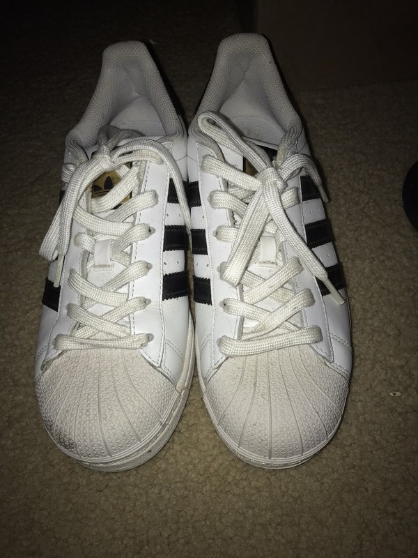womans tennis shoes size 7.5