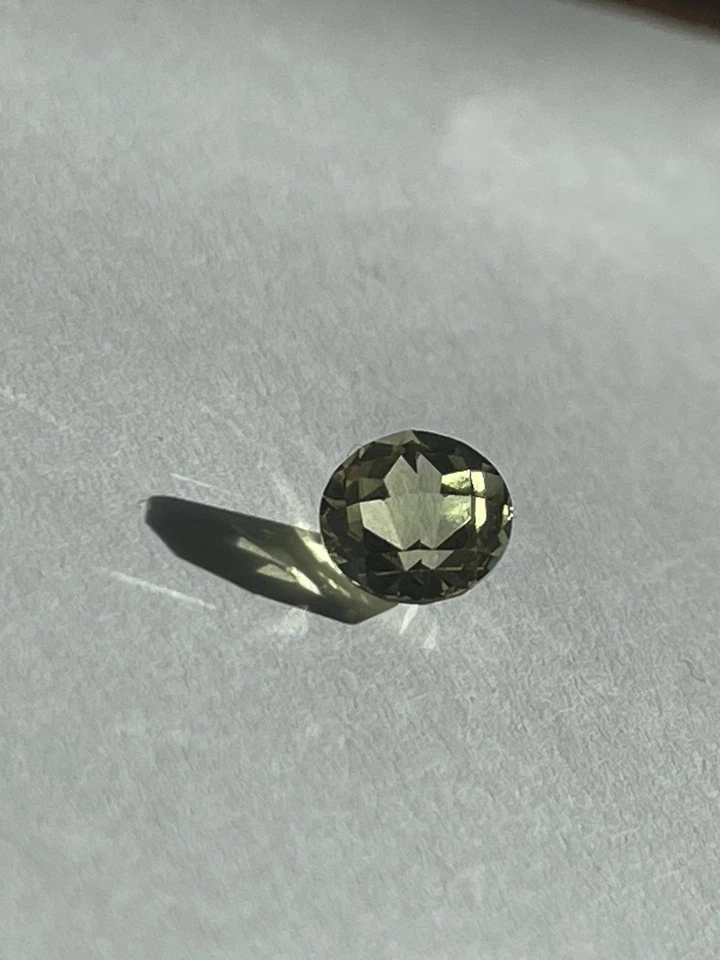 Granate grueso corte tablero de ajedrez redondo verde 1,4 quilates, 6,3 mm Foto 3 de 4