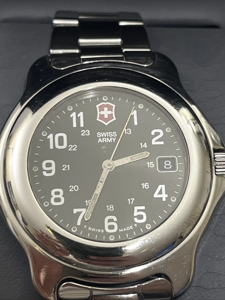 Victorinox SWISS ARMY Officer Men Watch 100 MTR Water Resident W/ New Battery! - Image 3 of 4