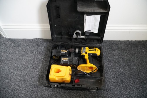 DeWalt Cordless Circular Saw & Drill Bundle + 2 Batteries, Charger & Case - Picture 7 of 18