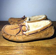 UGG Dakota Women's Brown Suede Sheepskin Lined Moccasin Slipper 8