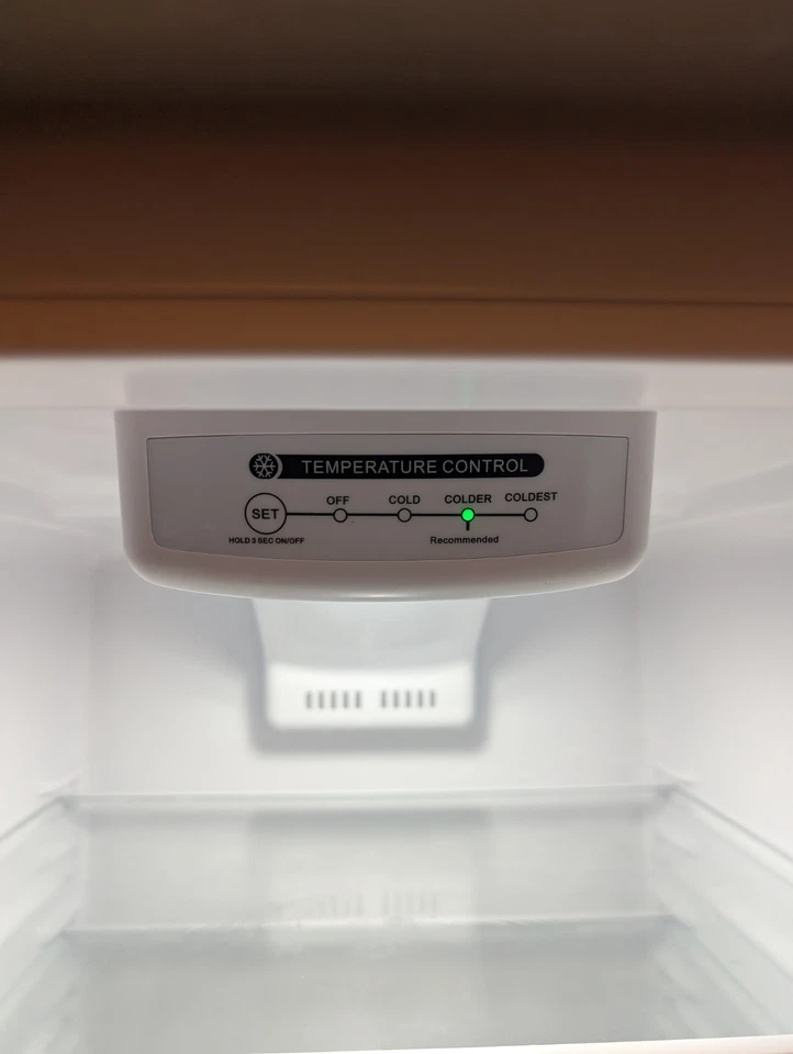 Insignia Top Freezer Refrigerator - Model NS-RTM10SS2 - Image 4 of 4