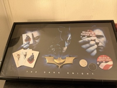 The Dark Knight Collector Set 2008 | Batarang + Joker Karten + Two-Face Münze