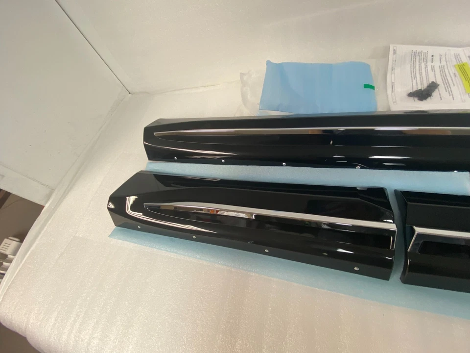 Moldura basculante efecto lateral Mitsubishi Outlander 2022-24 Black Diamond MZ576921EX Foto 3 de 4