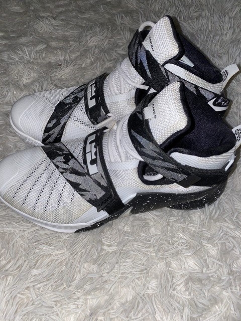 Size 10.5 - Nike LeBron Soldier 9 
