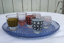 Plateau ovale en verre pressé bleu + 6 verres a liqueur vintage années 50