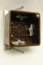 1 Pc T&B 4000-N Non-Metallic 4-5/16 Sq Switch/Outlet Box Nail On Bracket UL New