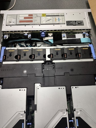 Serwer Dell R7525 (8xNVMe+16xSAS) 2x procesor AMD 7542 / 7H12, 256GB / 512GB / 1TB RAM - Zdjęcie 7 z 8