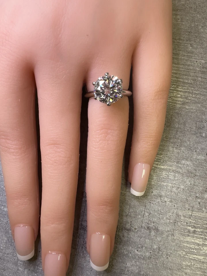 Anel de noivado de platina solitário de diamante redondo Tiffany & Co 4,00 G/SI1 GIA - Imagem 3 de 4