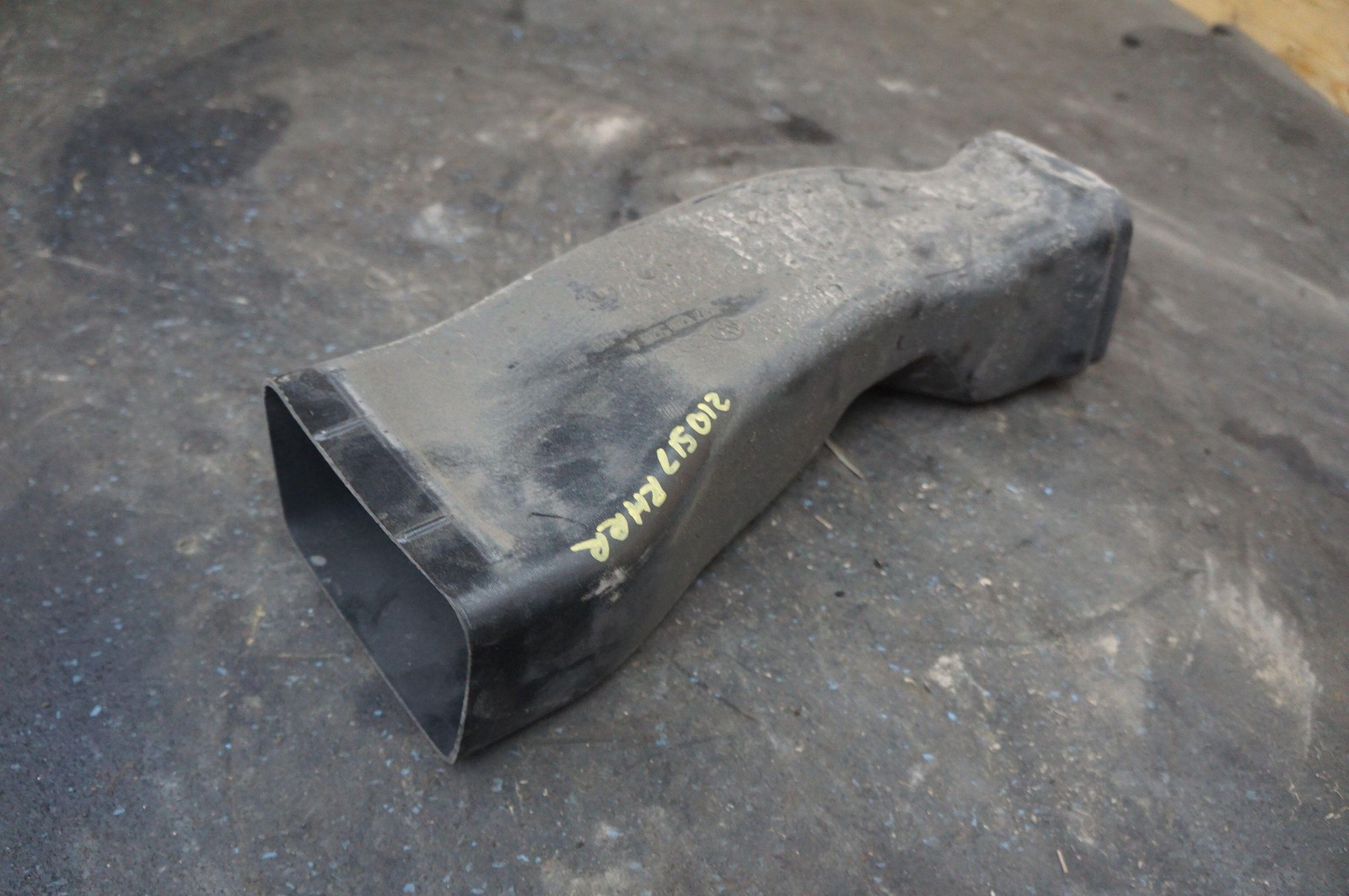 Center Right Intake Air Duct OEM 427129928A Audi R8 Spyder 2011-15