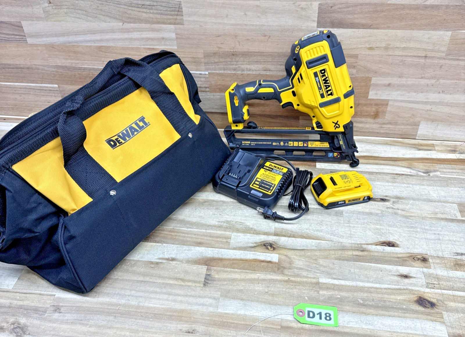 DEWALT DCN660D1 20V Max XR Cordless 16-Gauge Angled Finish Nailer Kit. D18