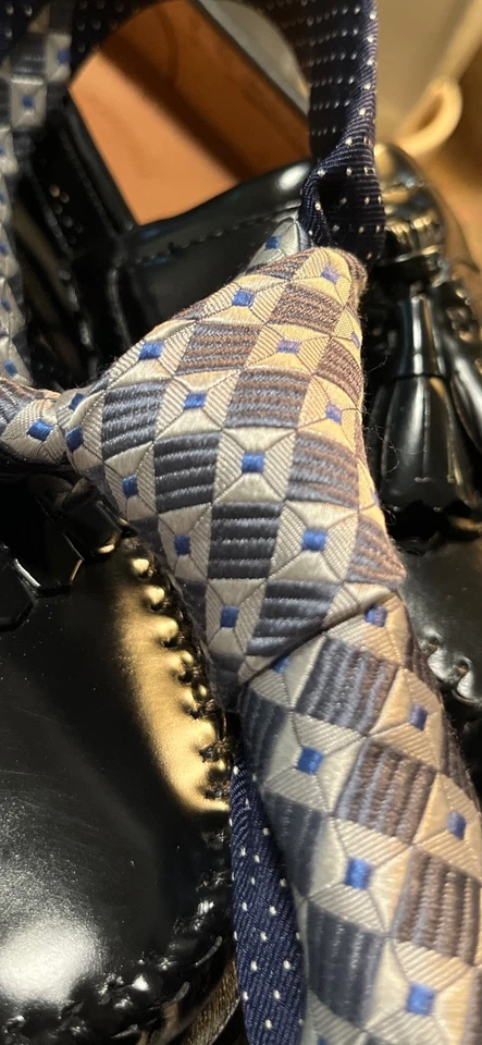 NUEVA CORBATA A RAYAS THOMMY HILFIGER HOMBRE SEDA TEJIDA GRIS CLARO (AZUL PLATA) HECHA EN EE. UU. Foto 3 de 4