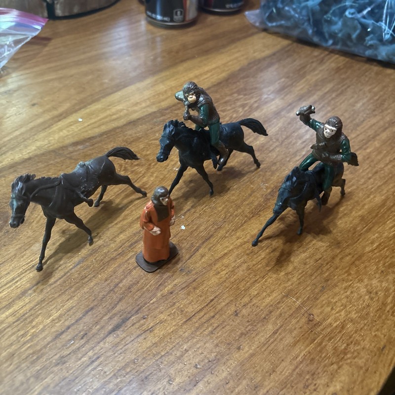 Lot Vintage Planet of the Apes Mini Figures Toy Figurines MOST BROKEN