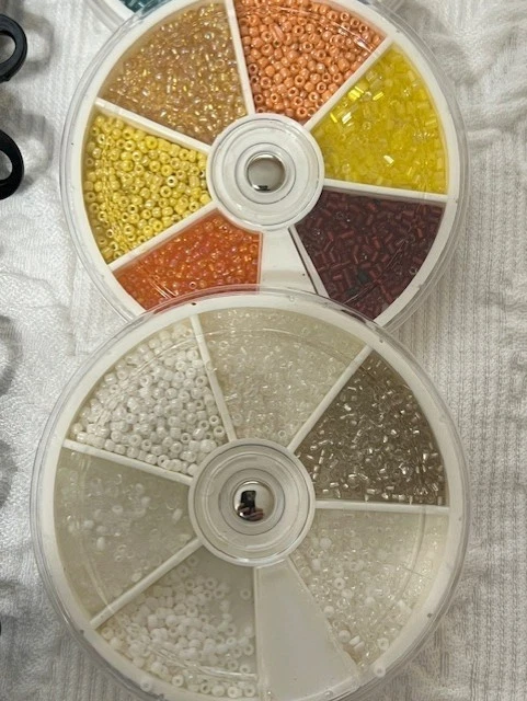 Lote mixto de tubos y otros 5 libras de cuentas de semillas de vidrio algunos micro Foto 3 de 4