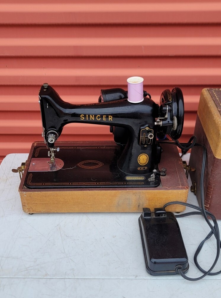 Vintage Singer Sewing Machine 99- with Foot Controller, Light Case