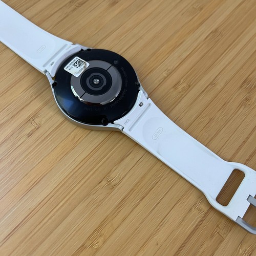 Samsung Galaxy Watch 5 44mm - Silver - Bluetooth + LTE - Charging Issues - Picture 13 of 15