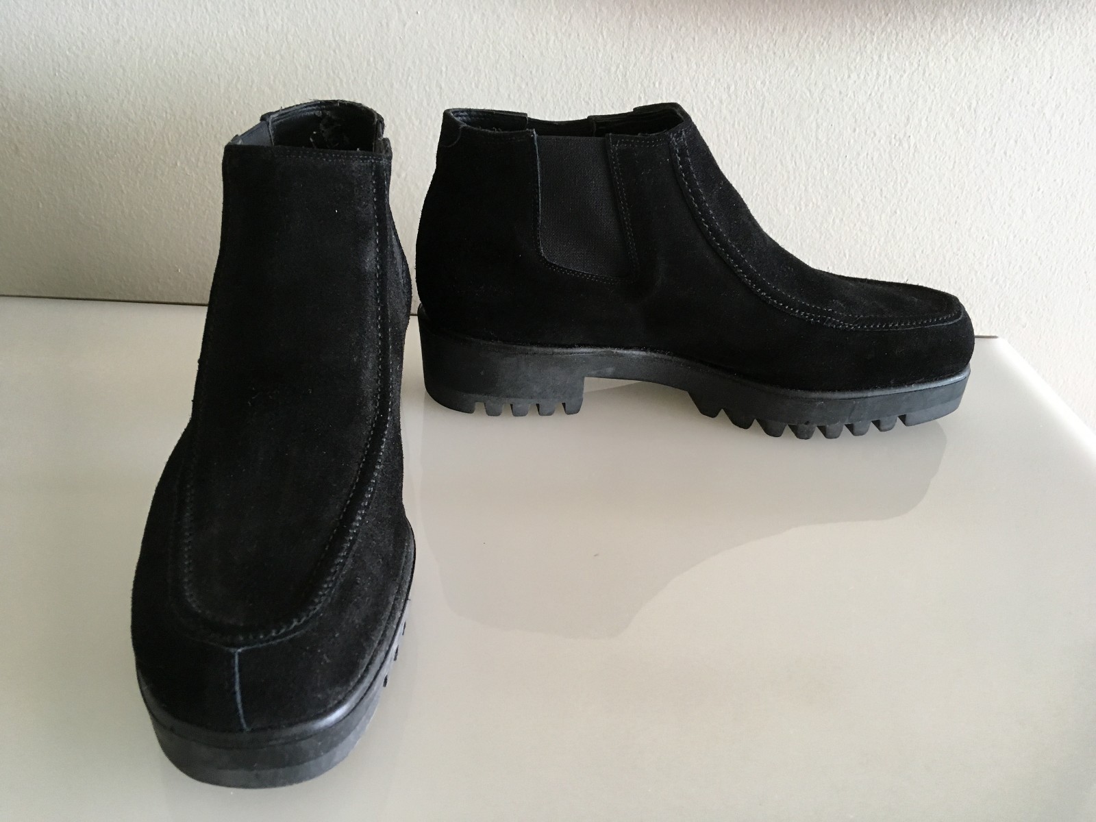 BANANA REPUBLIC BLACK SUEDE ANKLE BOOTS 