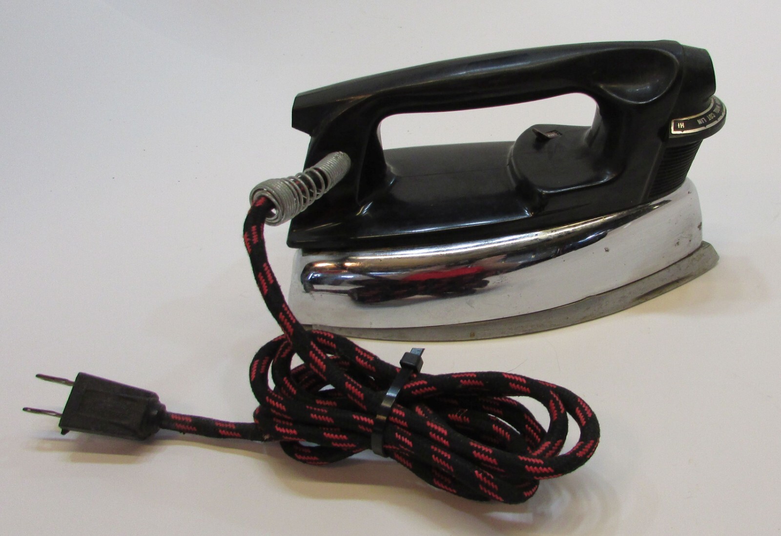 10727 W Red Fabric Cord Works