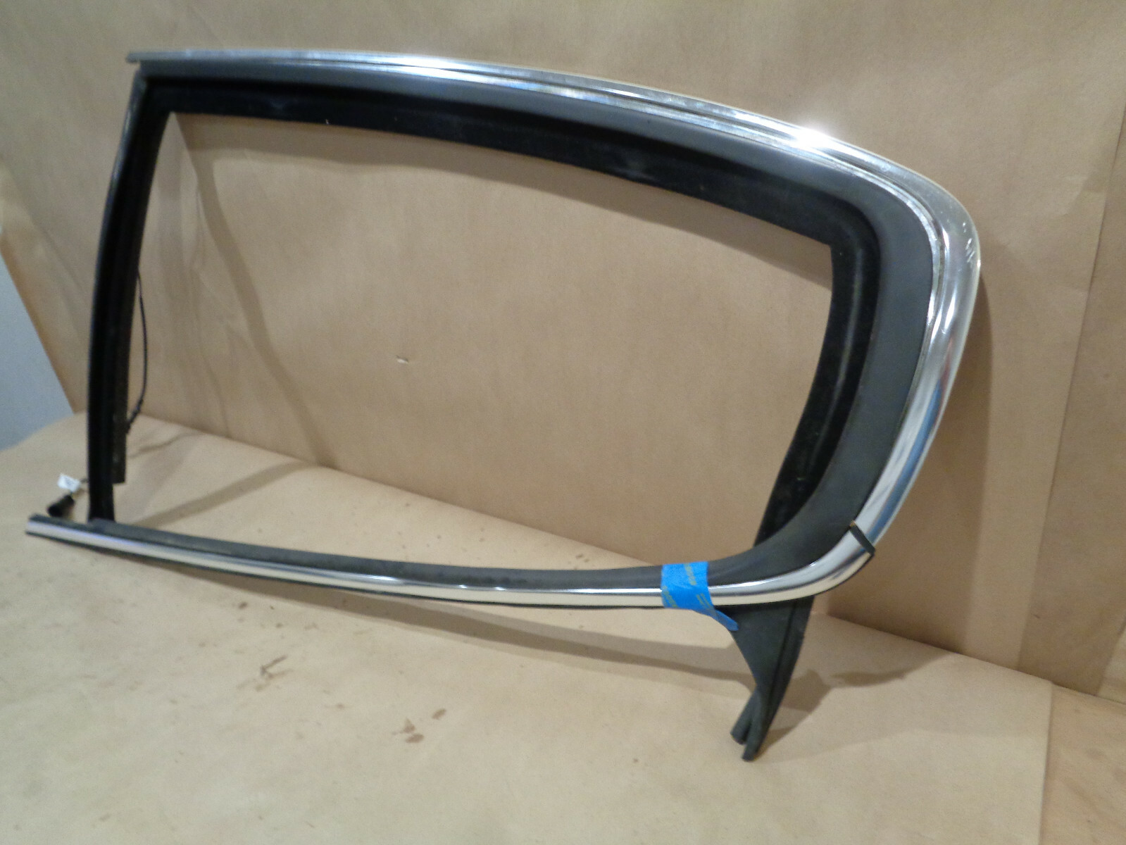 Maserati Quattroporte - LH Rear Door Mouldings And Gasket Set - P/N 980139955