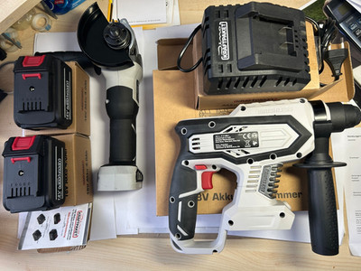 Dino KRAFTPAKET++18V 4Ah Akku-Bohrhammer & 115 Winkelschleifer+2 Akkus+Ladegerät