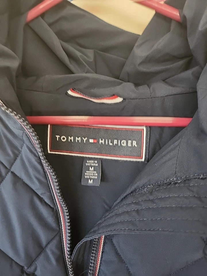 Tommy Hilfiger 中号女式连帽 Puffer 新标签蓝色派克大衣 — 第 2/4 张图片