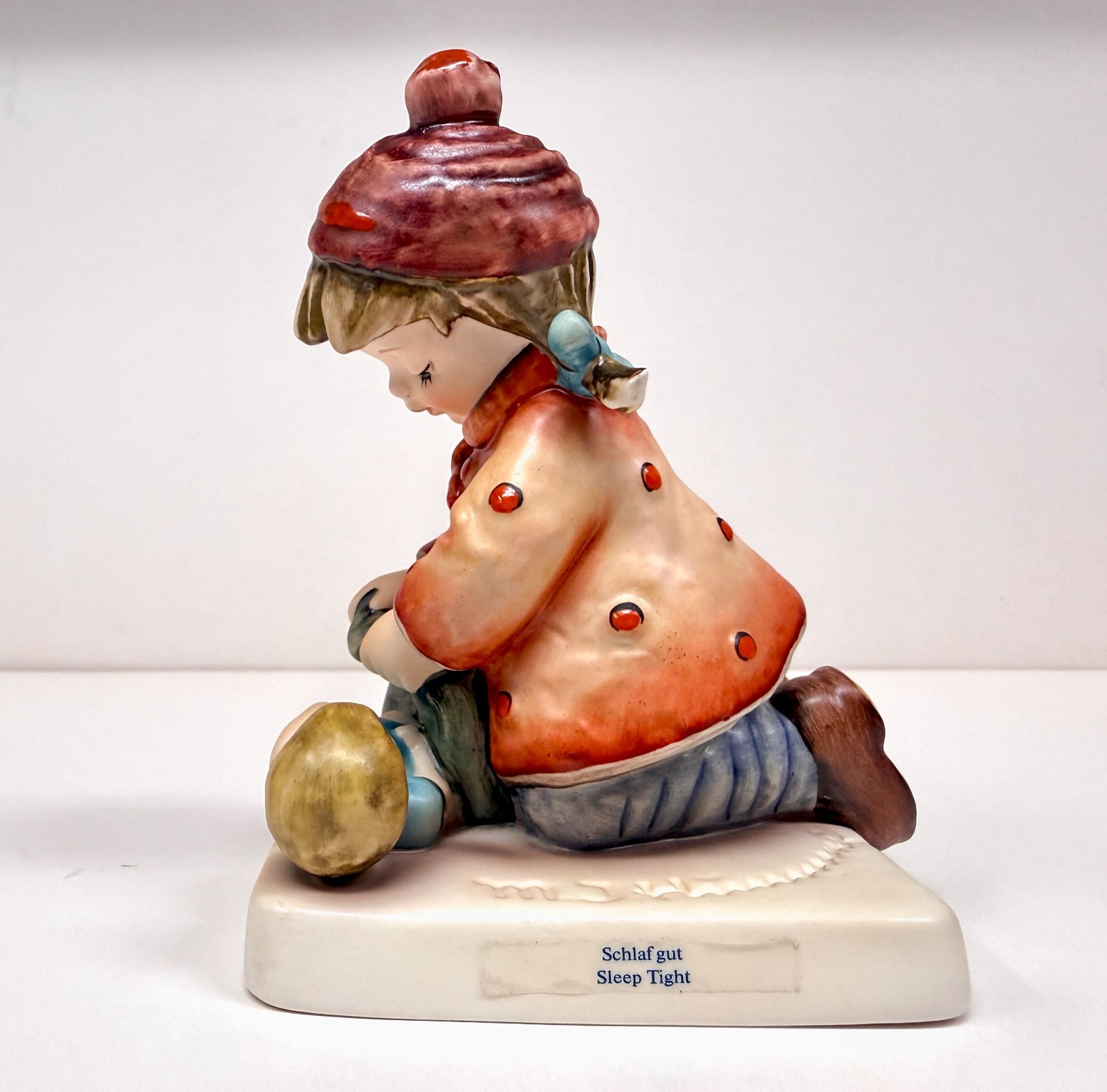 Hummel Figurine "SLEEP TIGHT" #424, TMK6, retired design, excellent condition