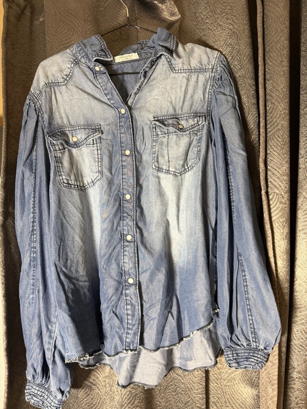 Snap Button Lightweight Shirt With Balloon Sleeves By Zenana Size xL