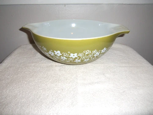 Vintage 1972 PYREX "Spring Blossom Mixing Bowl" Green (4 Qt.)