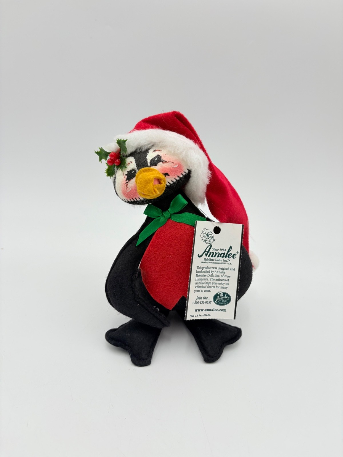 Annalee Doll Christmas Penguin Formal Delivery Hearts Valent
