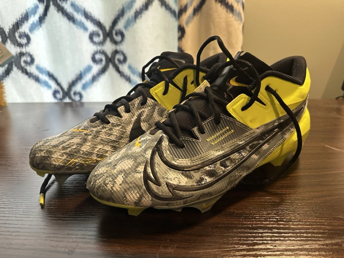 New Nike Men\'s Size 12 Air Throwback Football Cleats Yellow Black 396223-016 Nike Jordan 12 Low Vapor Edge Michigan PE Promo Football  main image 2