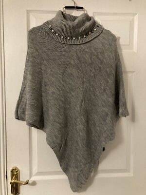 Italy Moda grauer Poncho Rollkragen mit Verzierungen Einheitsgröße Neu mit Etikett  0041