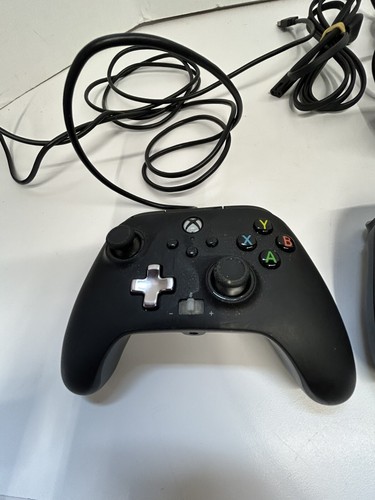 Microsoft Xbox One Kinnect Black Sensor Bar Model 1520 Power 2 Wired Controllers - Picture 5 of 14