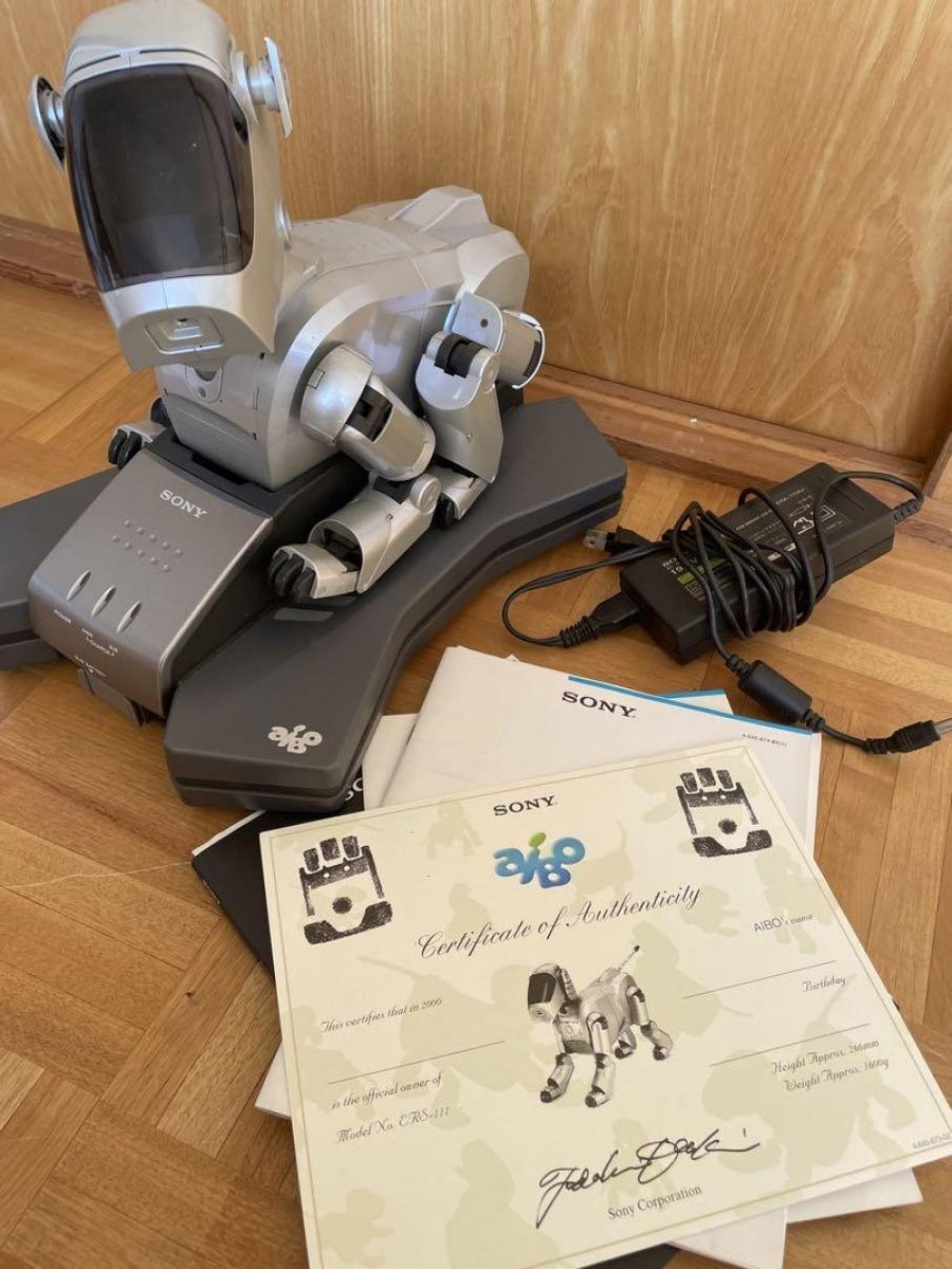 Sony AIBO ERS-111 Entertainment Robot Dog First generation Sony AIBO ERS-111 Entertainment Robot Dog First generation