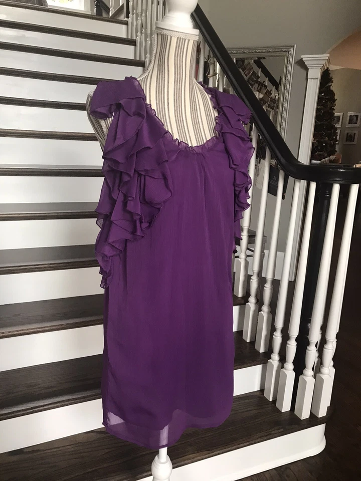 Vestido para mujer GO INTERNATIONAL sin mangas púrpura con volantes forrado transparente talla 3 Foto 3 de 4