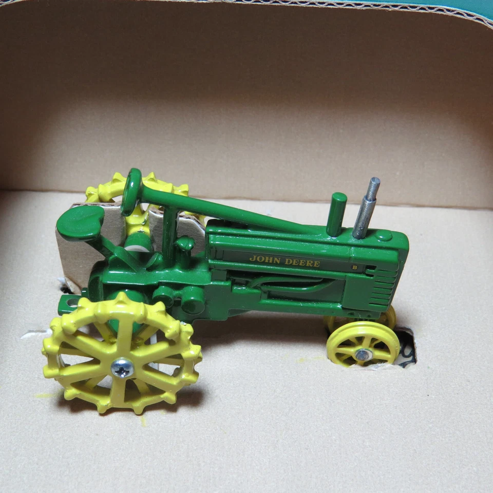 SpecCast John Deere 1935 "B" Tractor USA 1/64 JD-JDM-060-B - Image 3 of 4