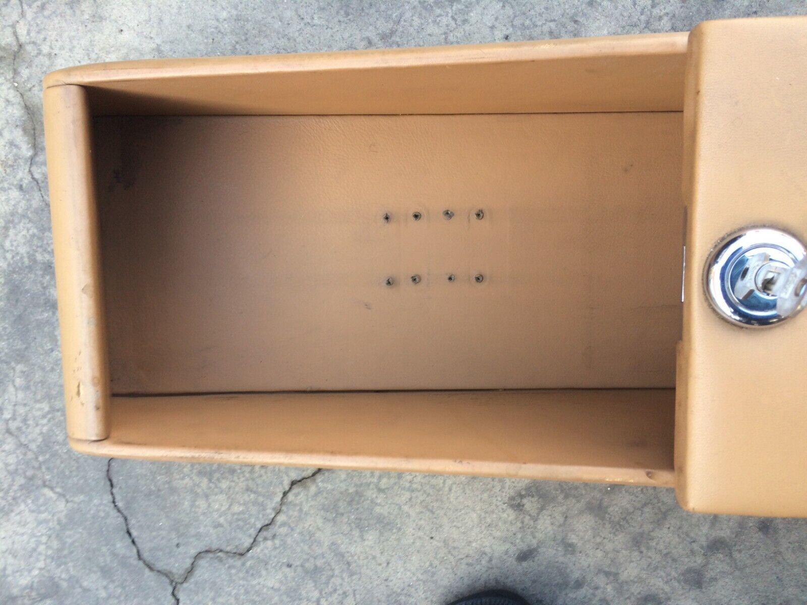 88 BENTLEY  FRONT CENTER CONSOLE at rear ON beige GOOD CONDITION w/ lock UB70404
