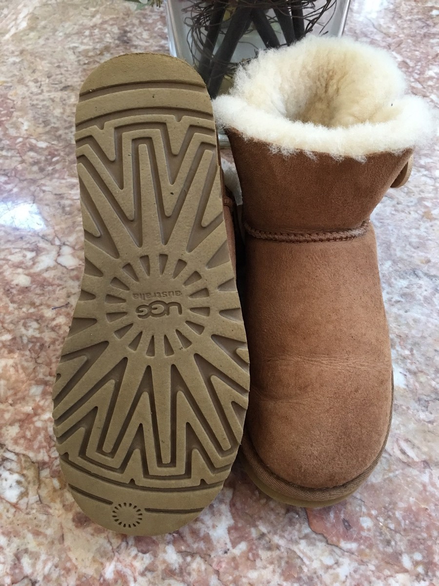 Ugg Australia Women's Mini Bailey Button Boots Chestnut Size 5