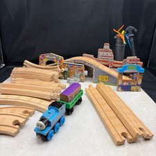 Thomas the Tank Engine Wooden Railway Set with Tracks and Bonus Rails