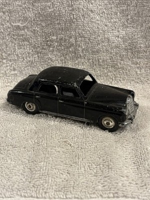 CIJ FRANCE - MERCEDES 220 IN BLACK - 1/43 SCALE SIZE - ALL DIECAST METAL -