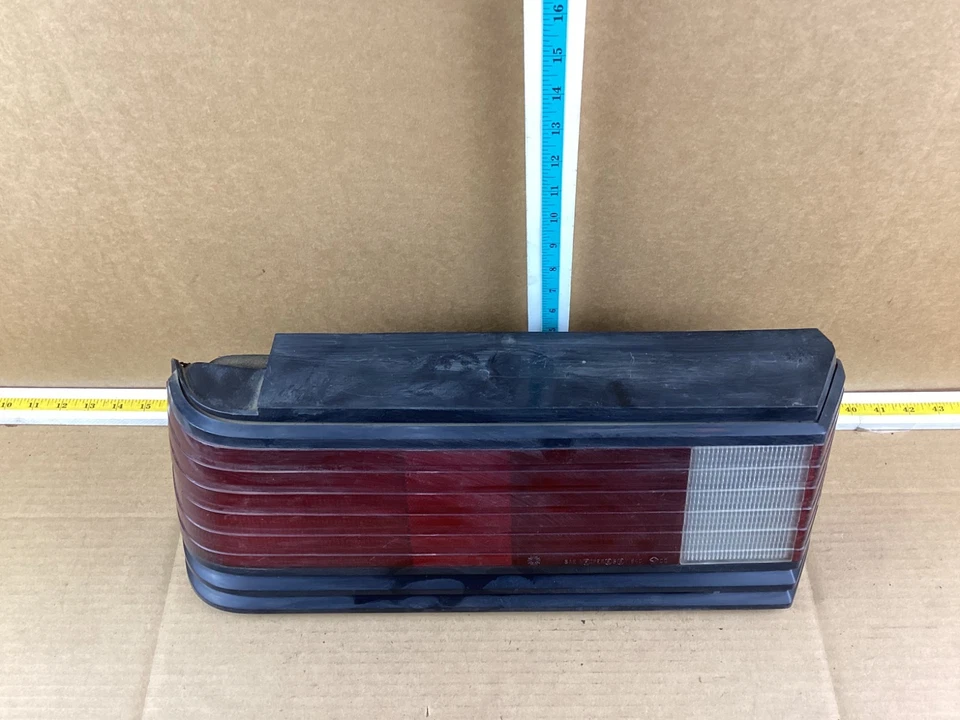 Conjunto de luz trasera izquierda del lado del conductor Chrysler 1984-1986 láser Foto 4 de 4