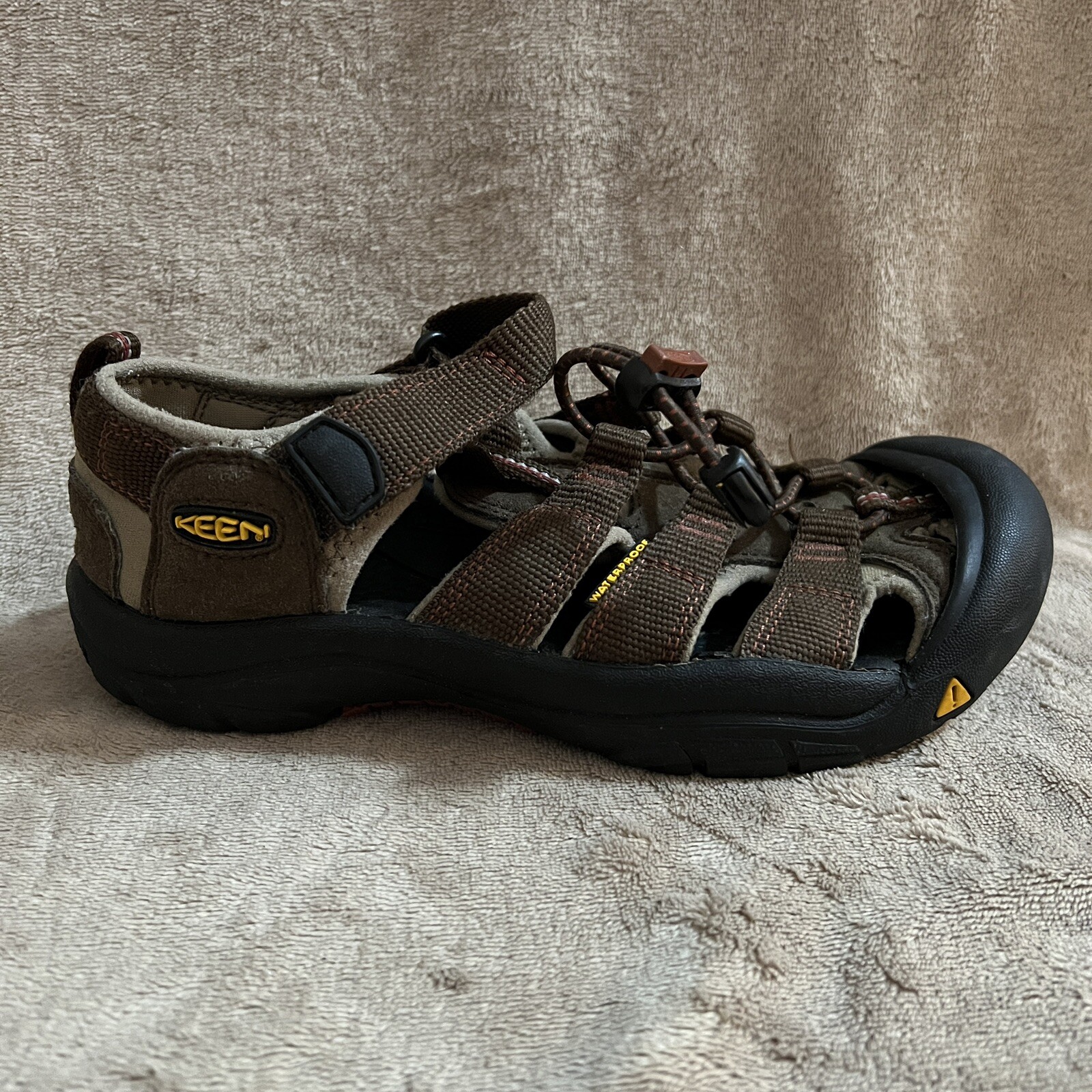 Sandali impermeabili Keen Newport H2 scarpe da trekking marroni giovani taglia 3 cinturino elastico