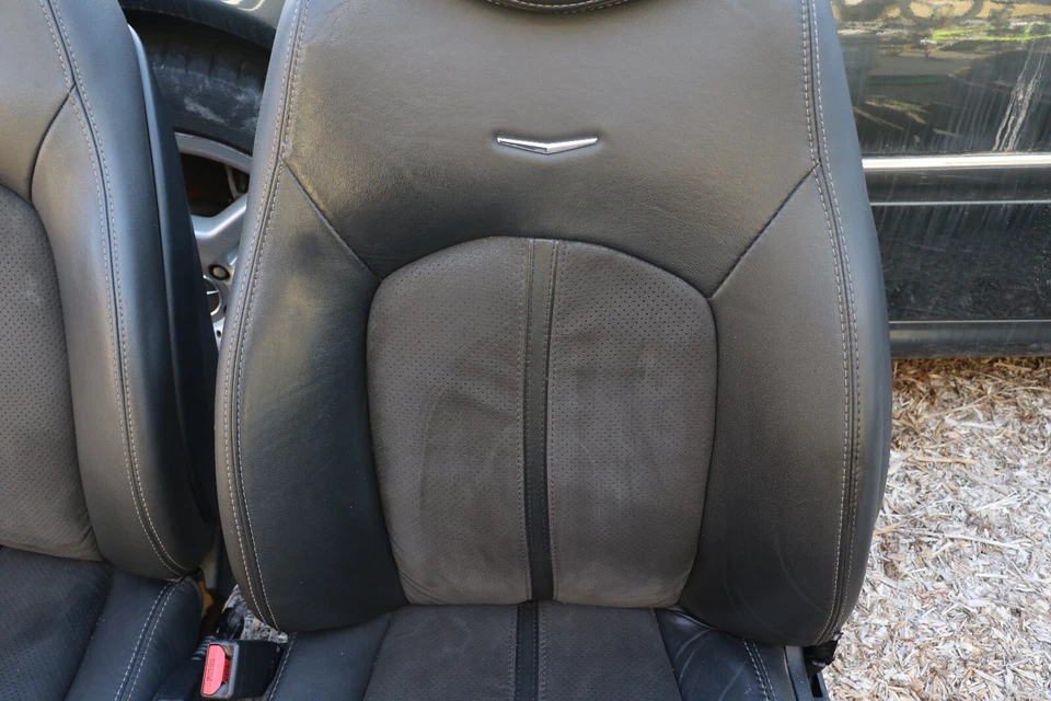 Передние сиденья для седана Chevrolet Cadillac CTS-V 2013 года - Изображение 3 из 4