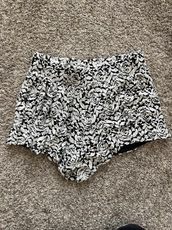 Pantalones Cortos Para Mujer Rachael & Chloe Negro Blanco Floral Encaje Superpuesto Talla Grande Foto 2 de 4