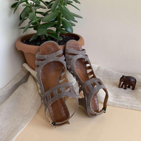 Women Chie Mihara Heels Brown 36