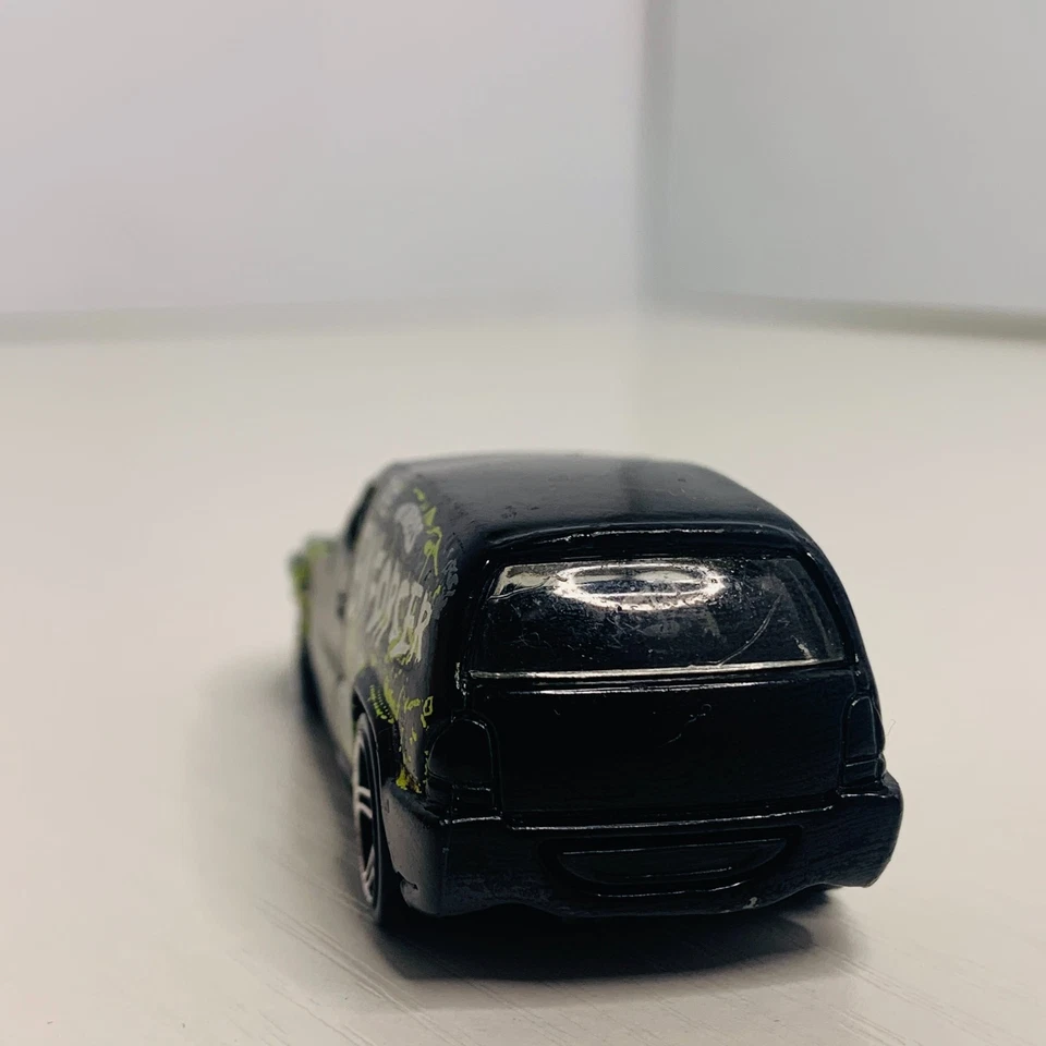 Fandango Black 2010 Attack Pack 5 Pack The Enforcer Green White Yellow - Image 4 of 4