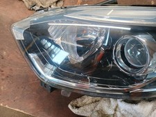 2014 RENAULT CAPTUR N/S Passengers Left Front Headlight Headlamp 260603400R 2013
